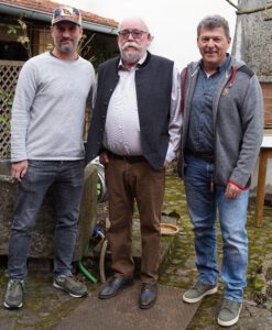 Foto des neuen und des alten ersten Vorstands mit dem Bürgermeister